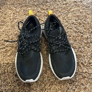 Sorel tennis shoes black